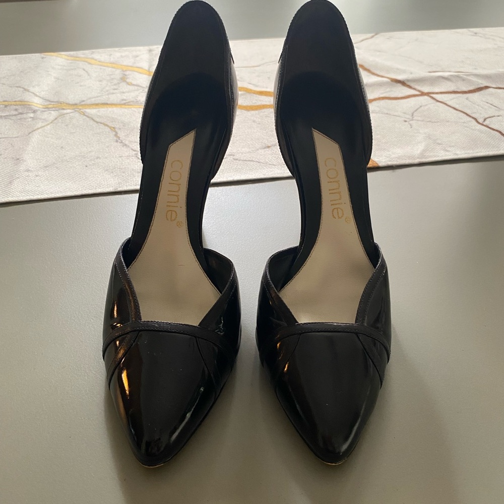 Connie Black heels. Size 9M.